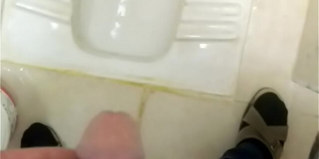 pissing,toilet