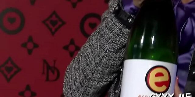 amateur,lesbian,masturbation,toys,vibrator