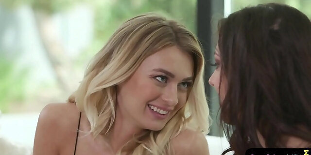 babes,boobs,busty,foreplay,girlfriend,glamour,lesbian,model,tribbing