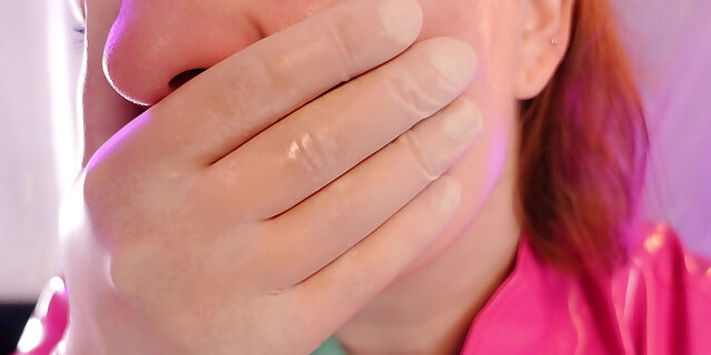 amateur,beauty,gloves,latex,milf,pov