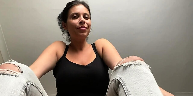 amateur,brunette,feet,foot fetish,hd,socks,softcore,solo,webcam