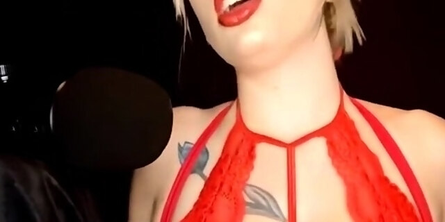 amateur,blonde,boobs,fetish,lingerie,masturbation,moaning,panties,solo