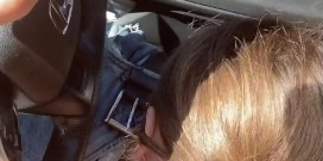 amateur,babes,blowjob,brunette,car,public,teen