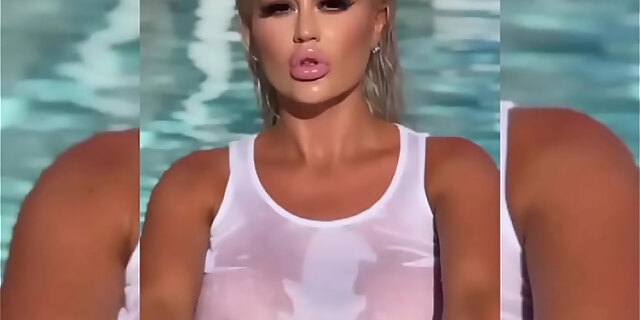 blonde,boobs,pool