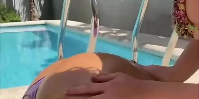 amateur,dildo,latina,lesbian,sex,teen,toys